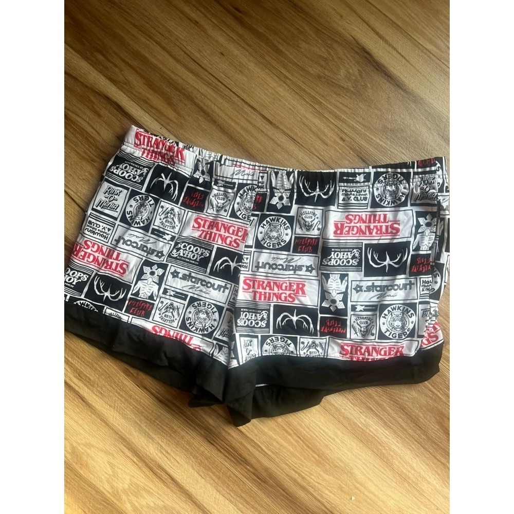 Stranger Things Sleep Shorts Wm 2X Black‎ White Graphic Print Pajama Bottoms